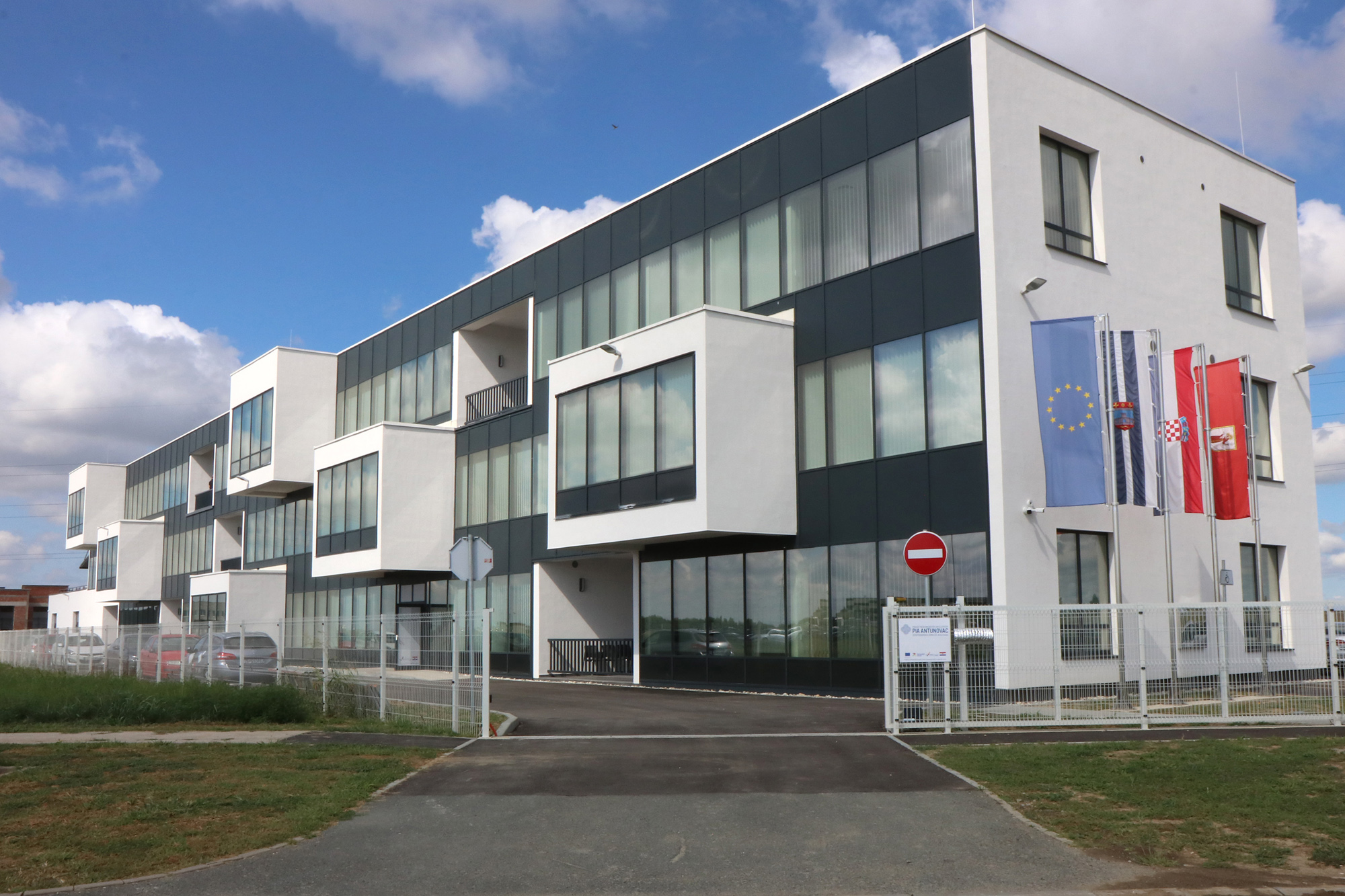 hamagbicro13_ZES_040919